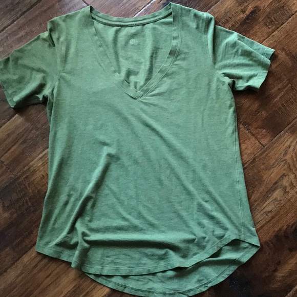 lululemon athletica Tops - EUC Lululemon deep V love tee 8